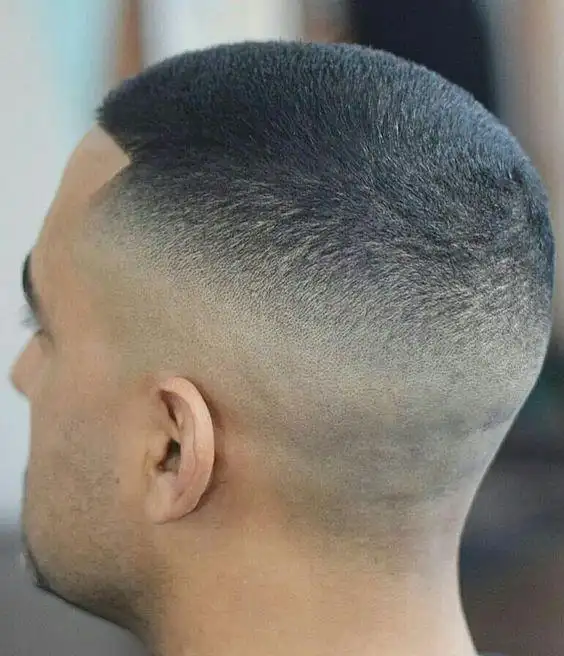 对于细软发质的男士来说,头发一长就容易贴在头皮上,清洁不当的话,还