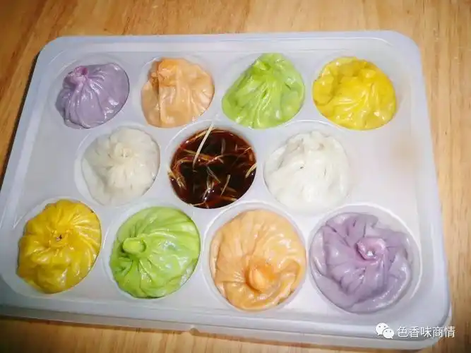 曾庆伟谈吃赏心悦目的五彩汤包