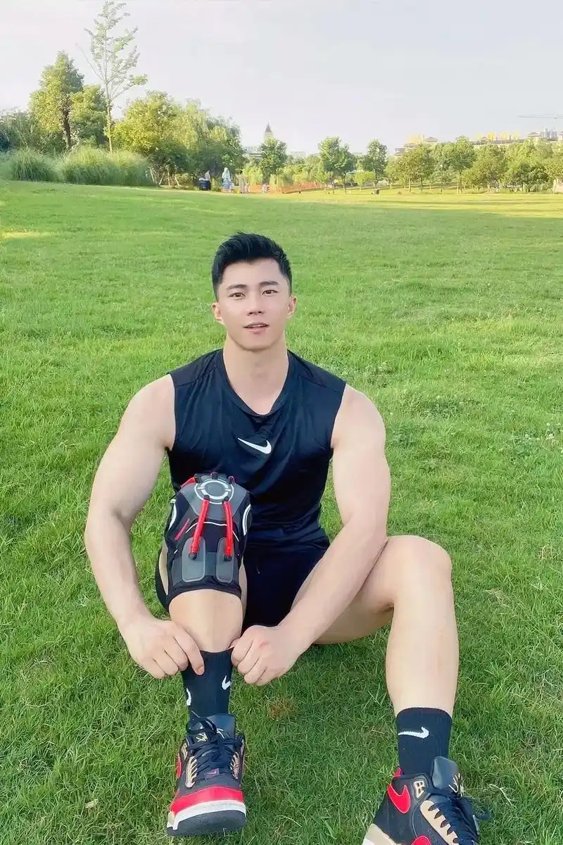 阳光男孩,图集欣赏,个顶个身材和颜值在线.#该有的肌肉线条 - 抖音