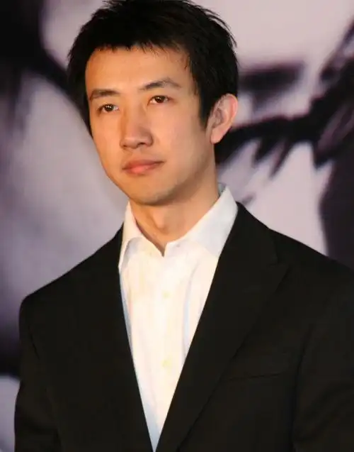 导演鄢颇被砍案赔偿款14.2万 嫌犯已获刑一年半