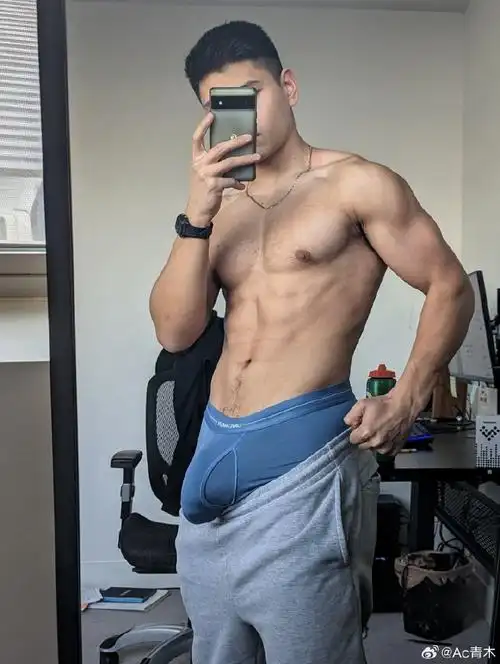 肌肉男##体育生##musclebulge##cock bulge##bigbulge##bigcockguys