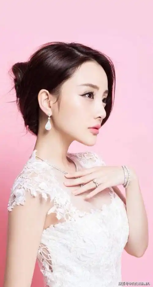 李小璐的影视作品中展现了她多样化的才华.