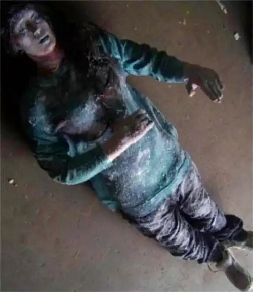 女孩被冻成冰雕7小时后硬如铁针刺不进的尸体突然开口说话