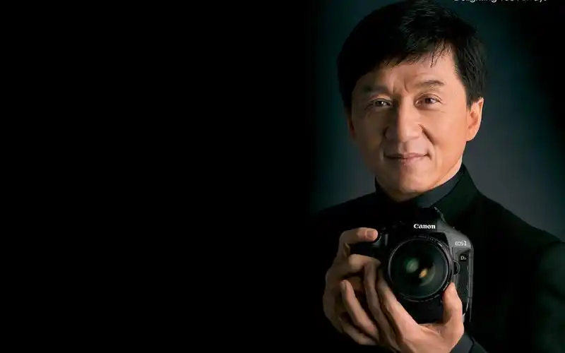 成龙帅气大图_超有大哥范