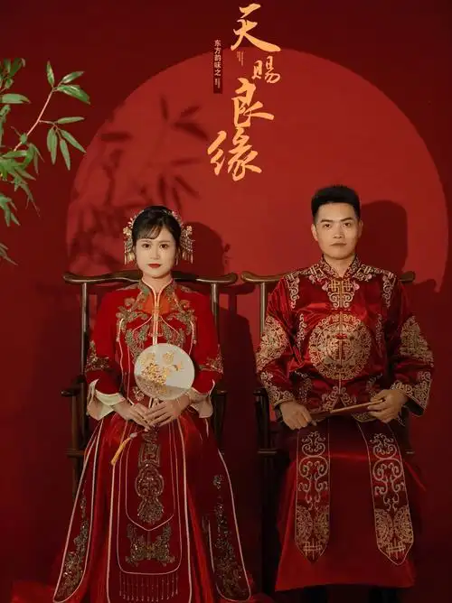 一眼惊艳的室内中式光影婚纱照长辈都在夸