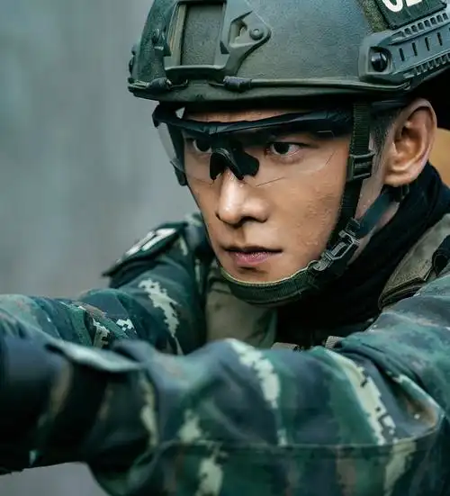 《亲爱的戎装》黄景瑜新海报曝光,同演军旅剧,杨洋黄景瑜你更看好谁?