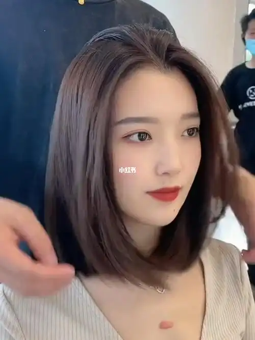 圆脸女生也适合的短发发型锁骨发