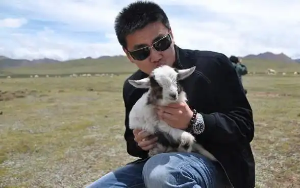 新闻联播迎80后主持严於信私照曝光反差大戴戒指或已婚