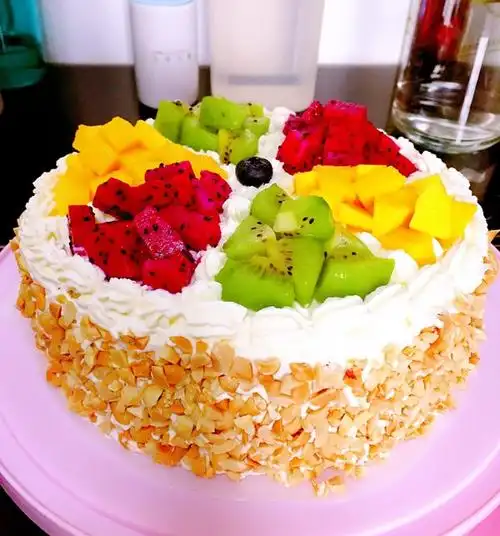 眼睛里的猫做的水果蛋糕