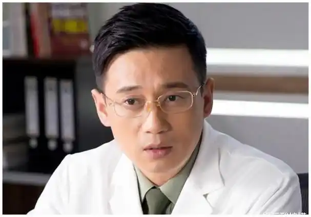 回顾演员徐洪浩:比妻子大10岁,戏里演父女,戏外恩爱幸福惹人羡