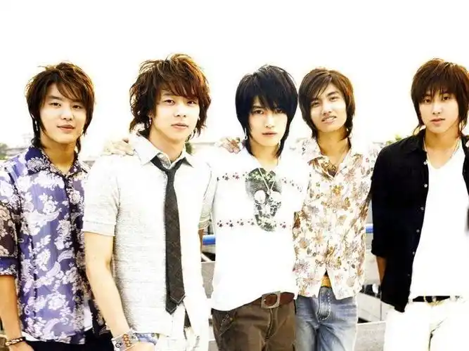 至少 现在, 东方神起是两个人. jyj fro