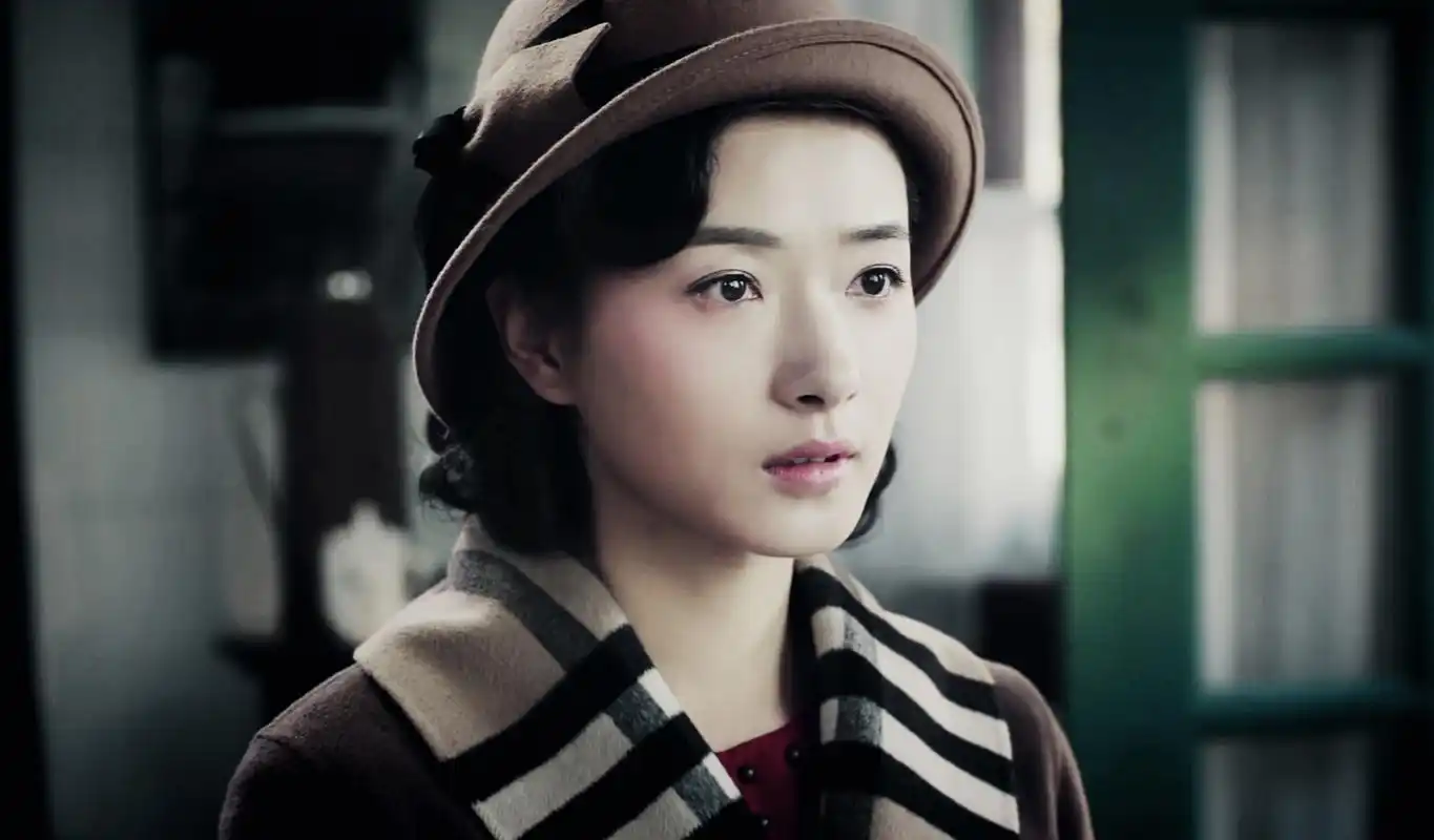 万茜在《脱身》里的民国造型真好看,黄俪文这个角色也很适合她