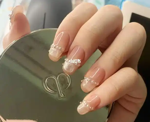 裸粉色透明美甲