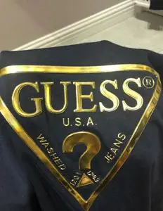 guess 男女款倒三角燙金t恤guess 倒三角烫金log