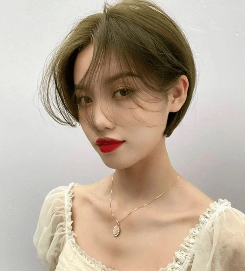 夏季女生短发图片 清爽利落做个甜酷少女 - 女士短发 - 发型站