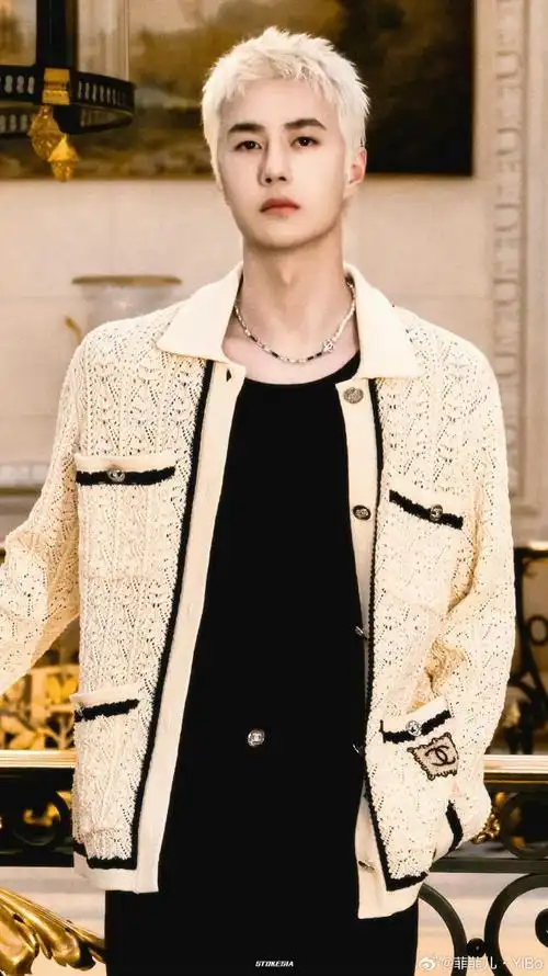 王一博#人间香奈儿贵公子王一博时尚感爆棚巨潮巨帅@uniq-王一博#王