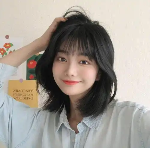 没勇气剪短发的小姐姐可以尝试这个发型