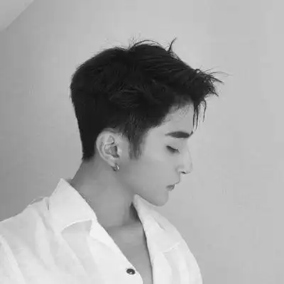 2019最新黑白头像男生冷酷侧脸 不能断干净又不能再和好如初