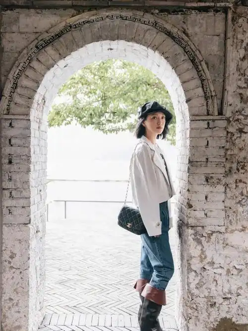 周迅周公子重现18岁潇洒美丽香奈儿高跟鞋穿搭演绎不老女神