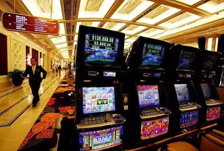 2002年赌权开放之前,澳门角子机的数量只有900多台.