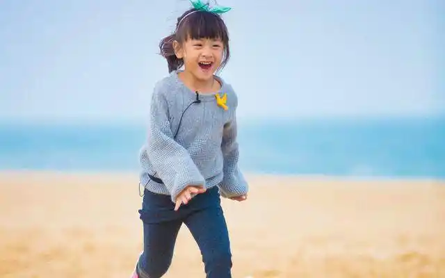 甜馨这双小手翘起来真的好美呀,就是为弹钢琴而生的吧