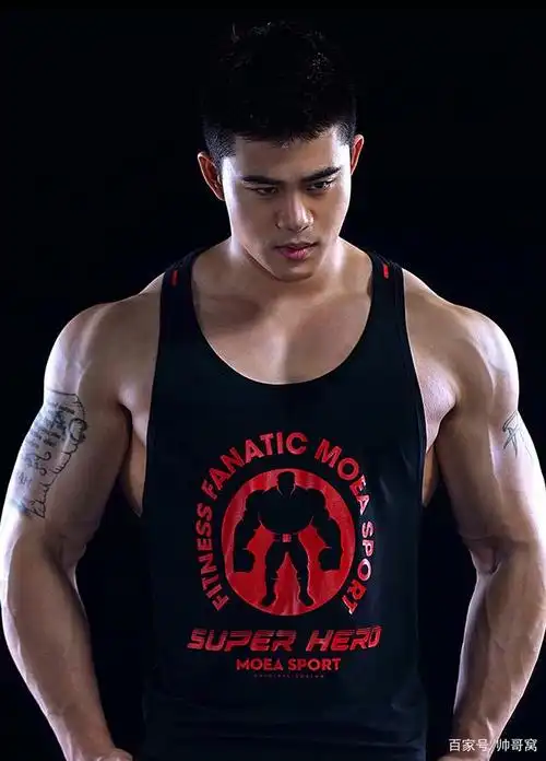 组图身高175体重80纹身肌肉男硬汉形象超man的小狼狗