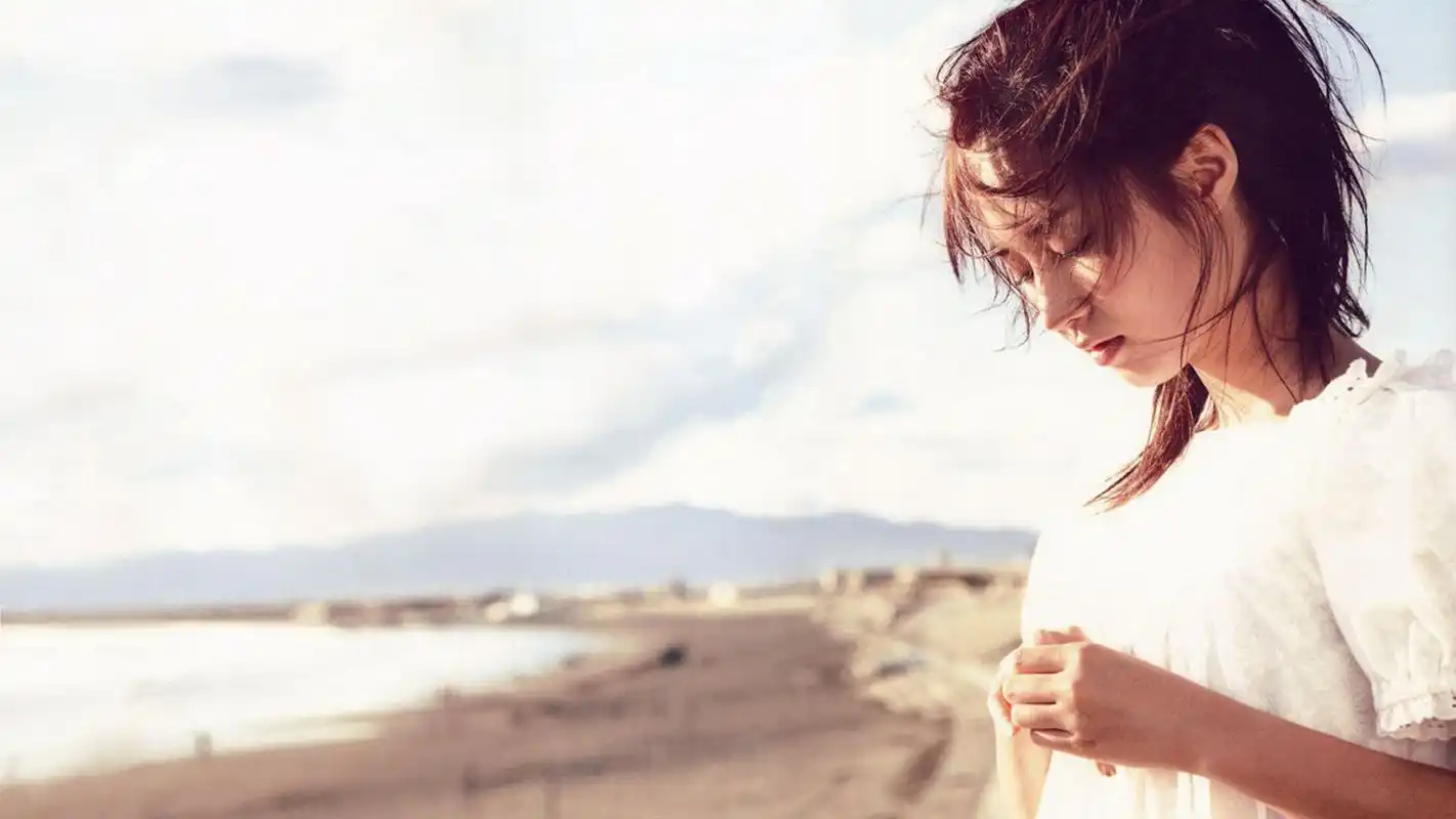 精选站在海边的伤感的孤独美女诱惑高清图片素材桌面壁纸下载