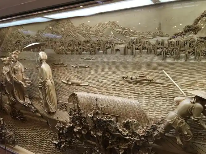 雷峰塔内部装潢