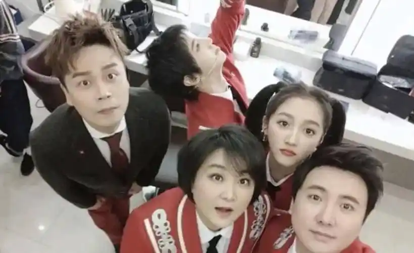 当25岁关晓彤和39岁唐嫣站在一起,我才明白什么叫气质和骨相_王牌