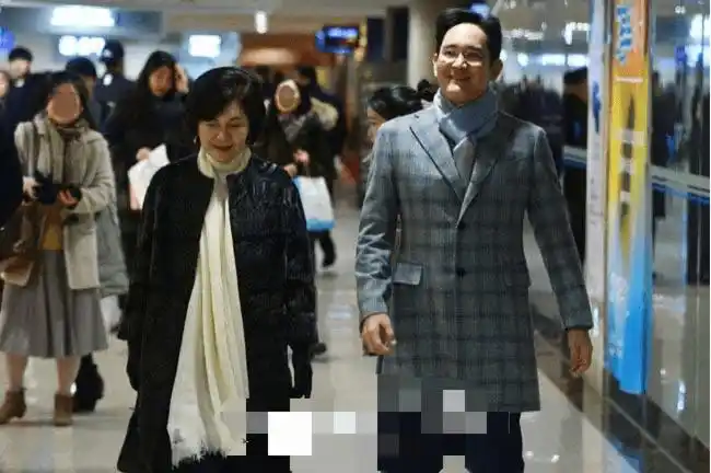 和她背后的千亿闺蜜团_林世玲_李在镕_父母