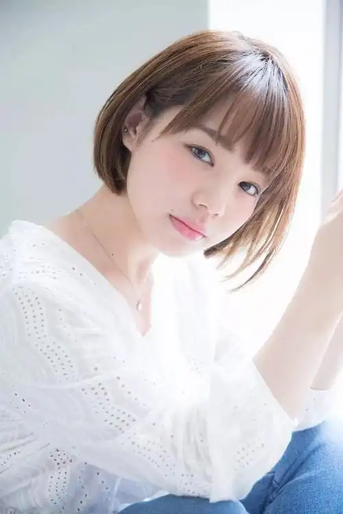日常女孩超爱的日系短发,简单修饰脸型,"少女感"满满还减龄
