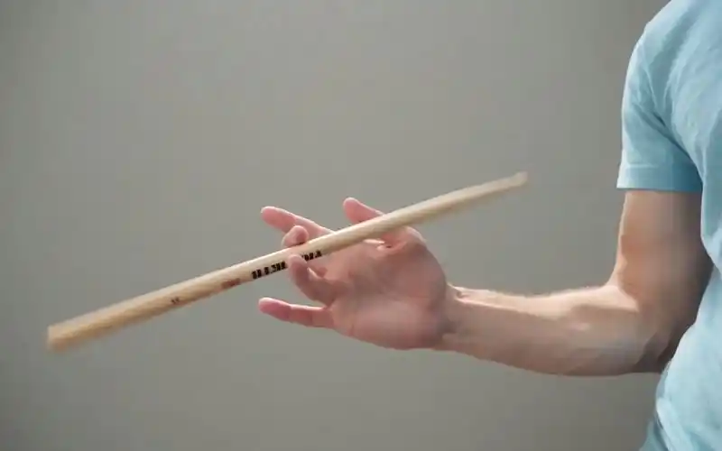 转鼓棒教学 drum stick twirling in slow motion