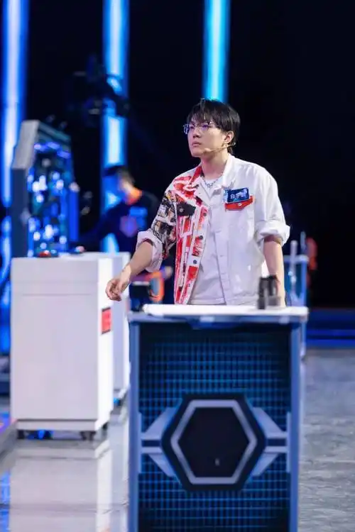 太原小伙儿白宇鹏卫冕《最强大脑》第十季脑王并荣膺"中国队长"_节目