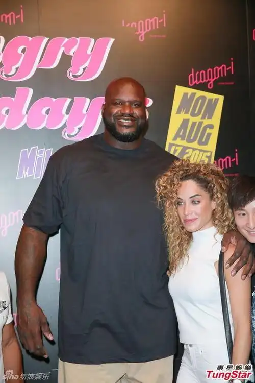 前nba球星奥尼尔赴港做dj 一路女友相伴