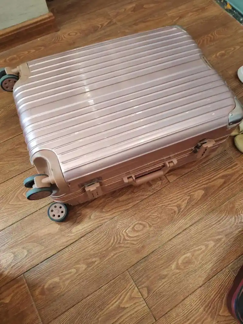 这是谁的行李箱,今天(20号)上午郑州东站——芜湖站,外观一 - 抖音