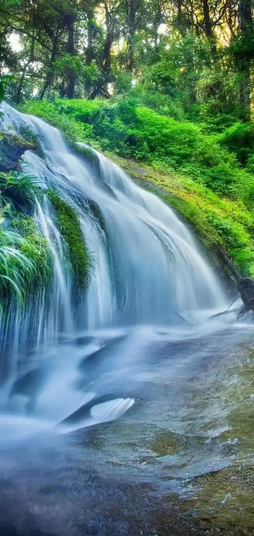 青山绿水长流,江山如画