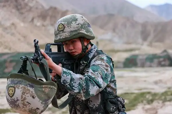 "00后"特战女兵邹诗雨:青春因磨砺而出彩