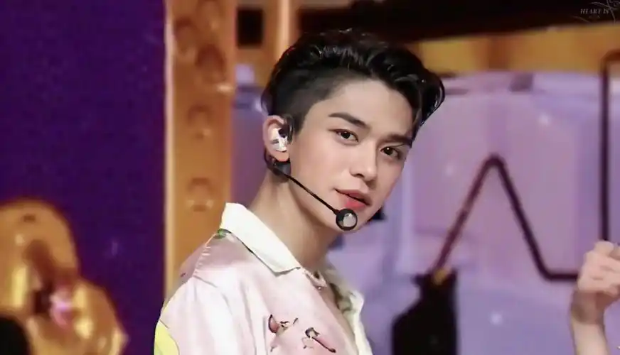 舞台上的卡卡也是超级谢盍,昨天一看到他出来,就是