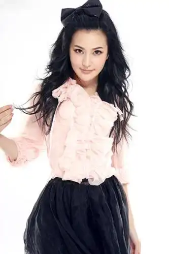 王子子新写真倡导环保穿旧衣秀甜美组图