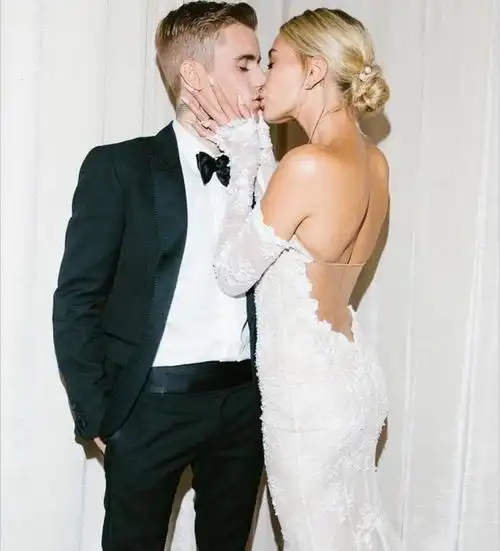 比伯海莉婚纱照