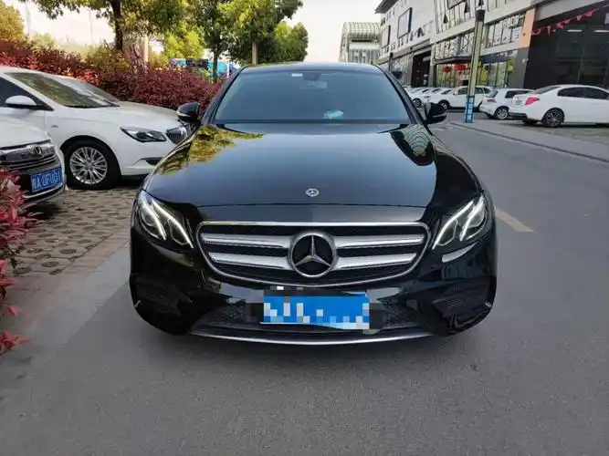出19年奔驰e200l运动时尚大标