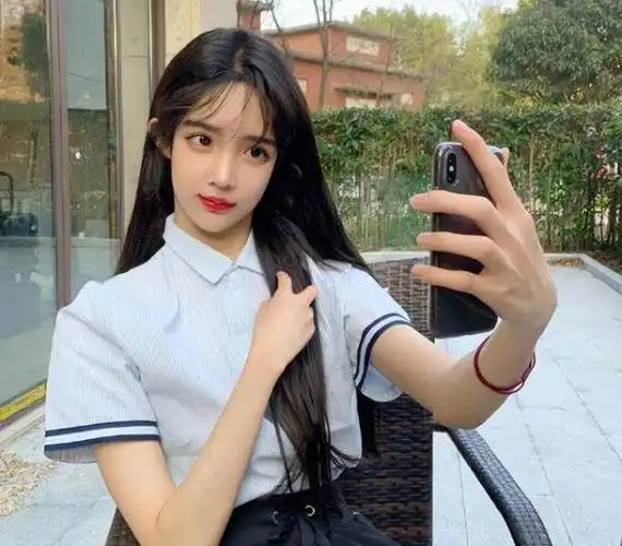 男扮女装反串歌手白雪简历 男扮女装的歌手白雪 - 歌词译