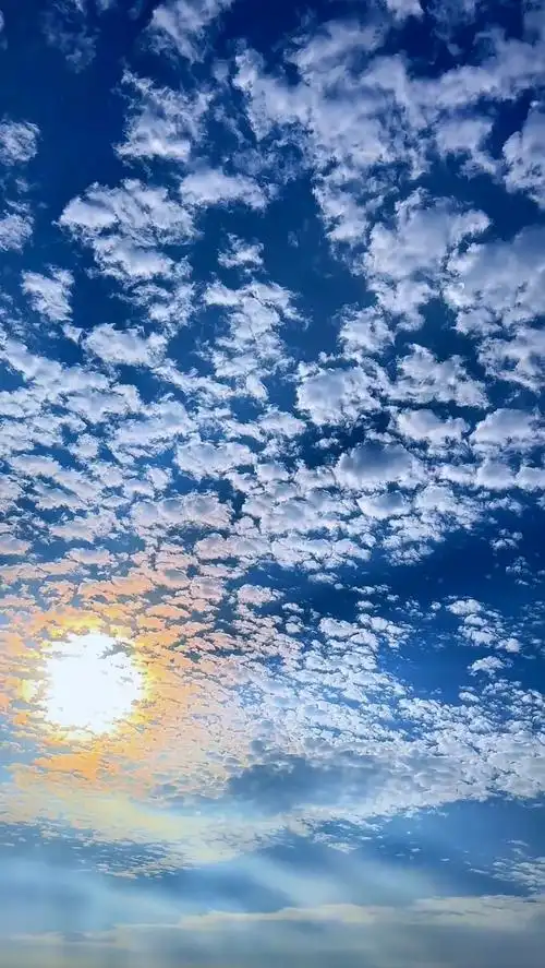 夏天的浪漫是天空和云朵给的……#盛夏的天空好像误入漫画世界 #被