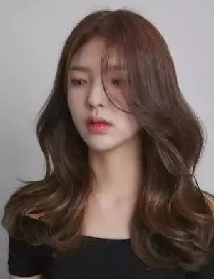 2022羊毛卷发型图片  最流行的发型女生