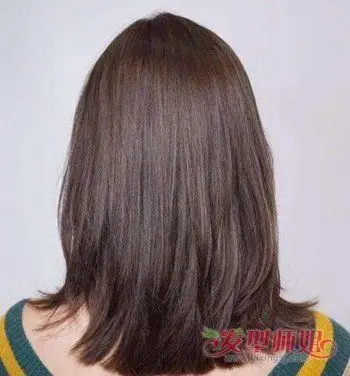 女生染棕黑色头发会很快褪色吗褪色的黄头发染黑是不错的选择