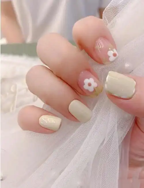 美甲也是一种点缀,对于指甲不好看的女生来说,赶紧选择一款吧!