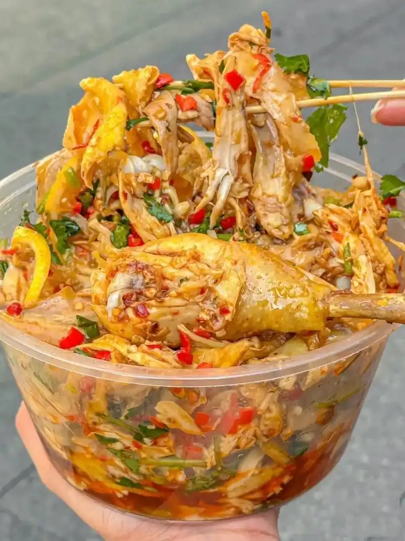 脆皮手撕鸡.炎炎夏日,来份我们家的手撕鸡吧 嘿嘿,来一波广告 - 抖音