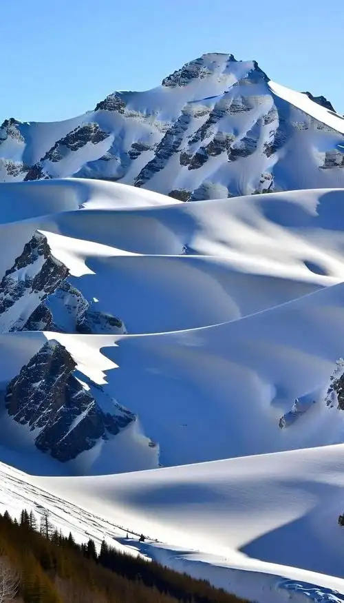 「美图欣赏」雪山之巅阳光点缀神秘让人陶醉