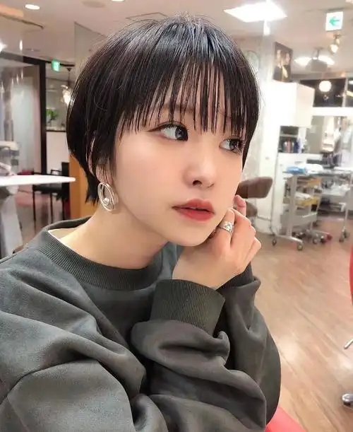 中性日系短发乖巧也帅气
