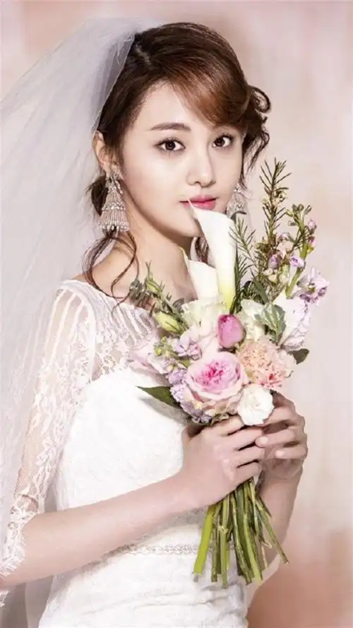 优雅甜美公主郑爽婚纱照